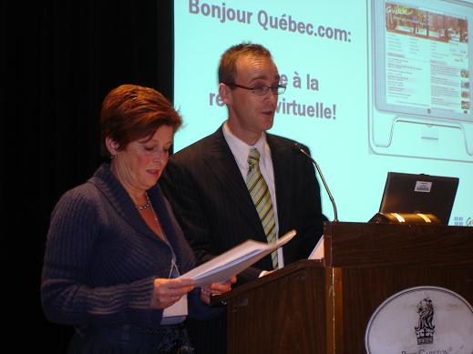 Les présentateurs de BonjourQuebec.com, madame Suzanne Asselin et monsieur Julien Cormier