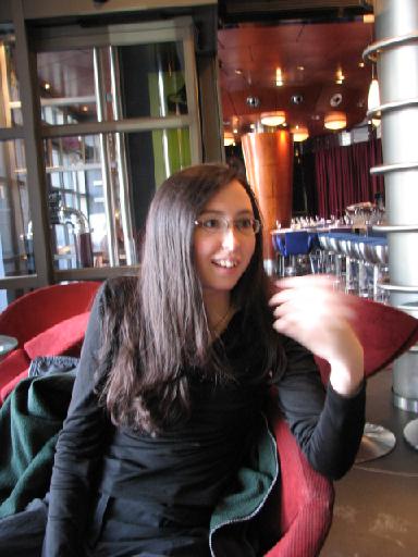 La jeune étudiante Nadia Poirier venue interviewer les blogueurs